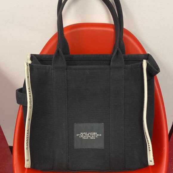 Marc Jacobs The Jacquard Large Tote Bag BLACK Model M0017048-001 - Picture 3 of 10